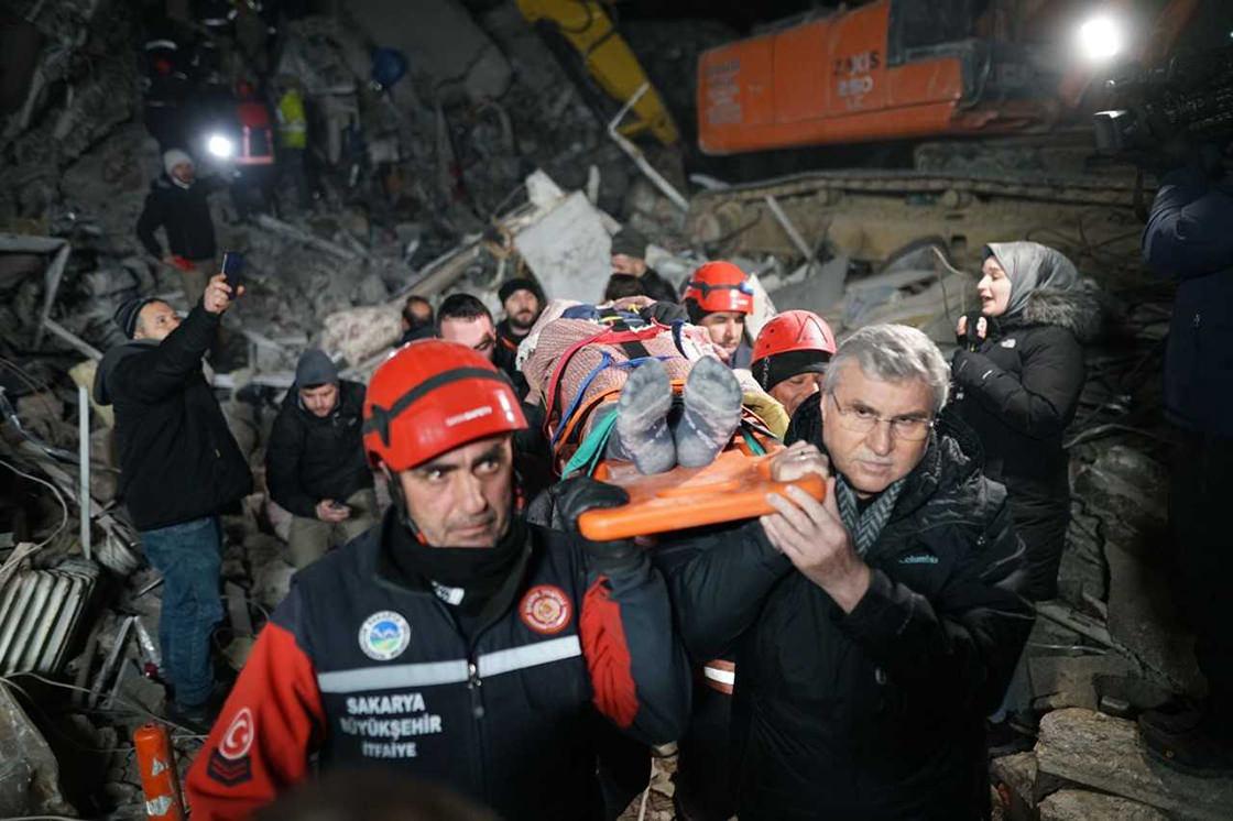 Asrın Felaketinin İkinci Yılı: Türkiye'deki Depremin Etkileri ve Yardım Çalışmaları