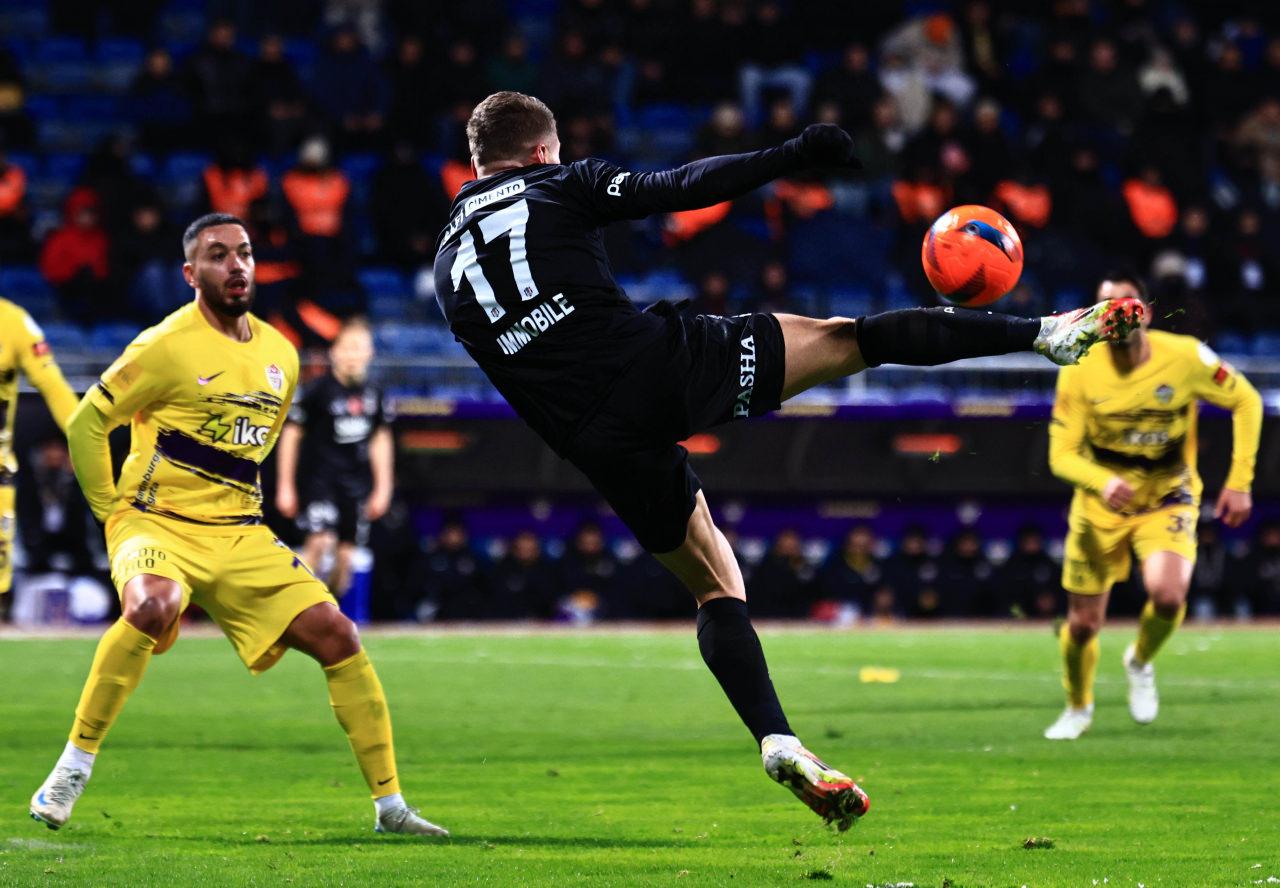 Beşiktaş, Eyüpspor'u 3-1 Yenerek 3 Puan Aldı