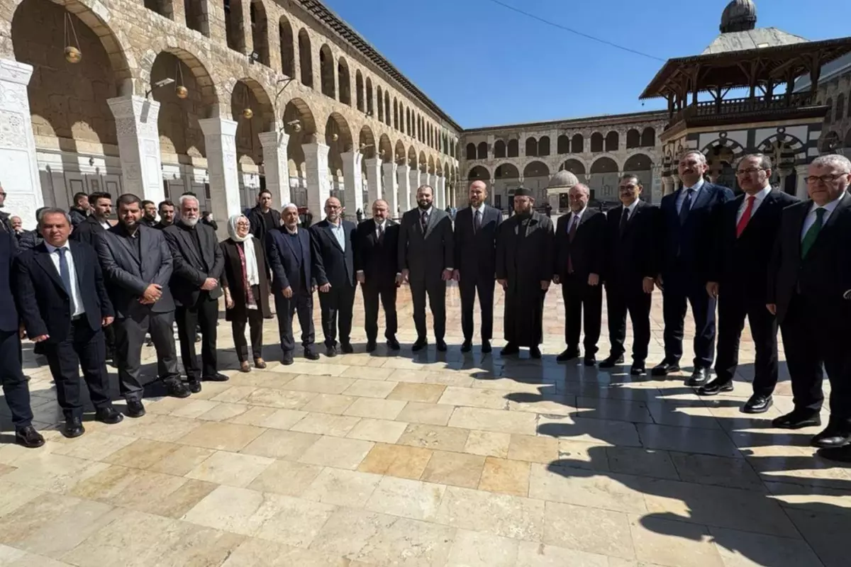 Bilal Erdoğan ve Ahmed Şara Emevi Camii'nde Cuma Namazı Kıldı