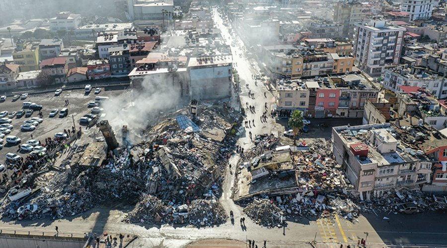 Deprem Sonrası Türkiye'de Yeniden Yapılanma ve Yardım Süreci