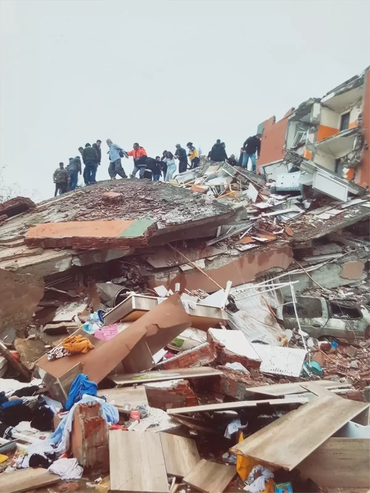 Depremde Çelik Kafes Hayat Kurtardı