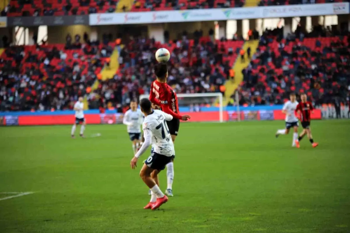 Fenerbahçe, Gaziantep FK'yi 4-1 Mağlup Ederek Çeyrek Finale Yükseldi