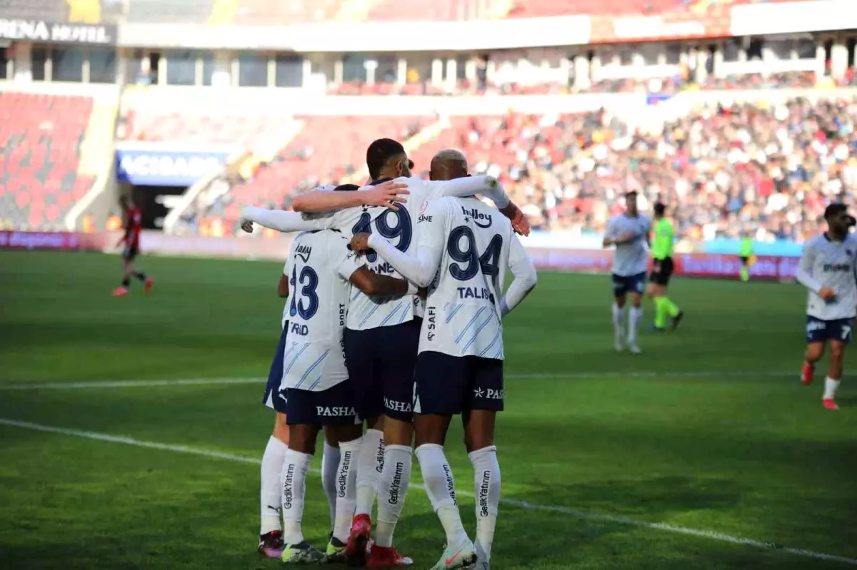 Fenerbahçe, Gaziantep'i 3-0 Mağlup Etti