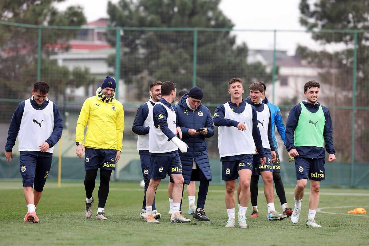 Fenerbahçe'nin Şubat Ayı Fikstürü: 8 Maç, Zorlu Rakipler