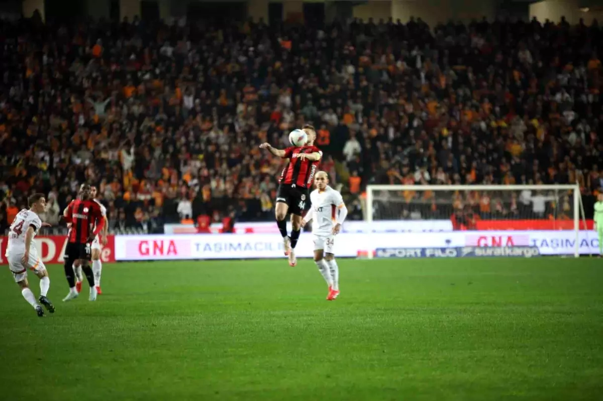 Galatasaray, Gaziantep FK'ya Karşı 1-0 Önde