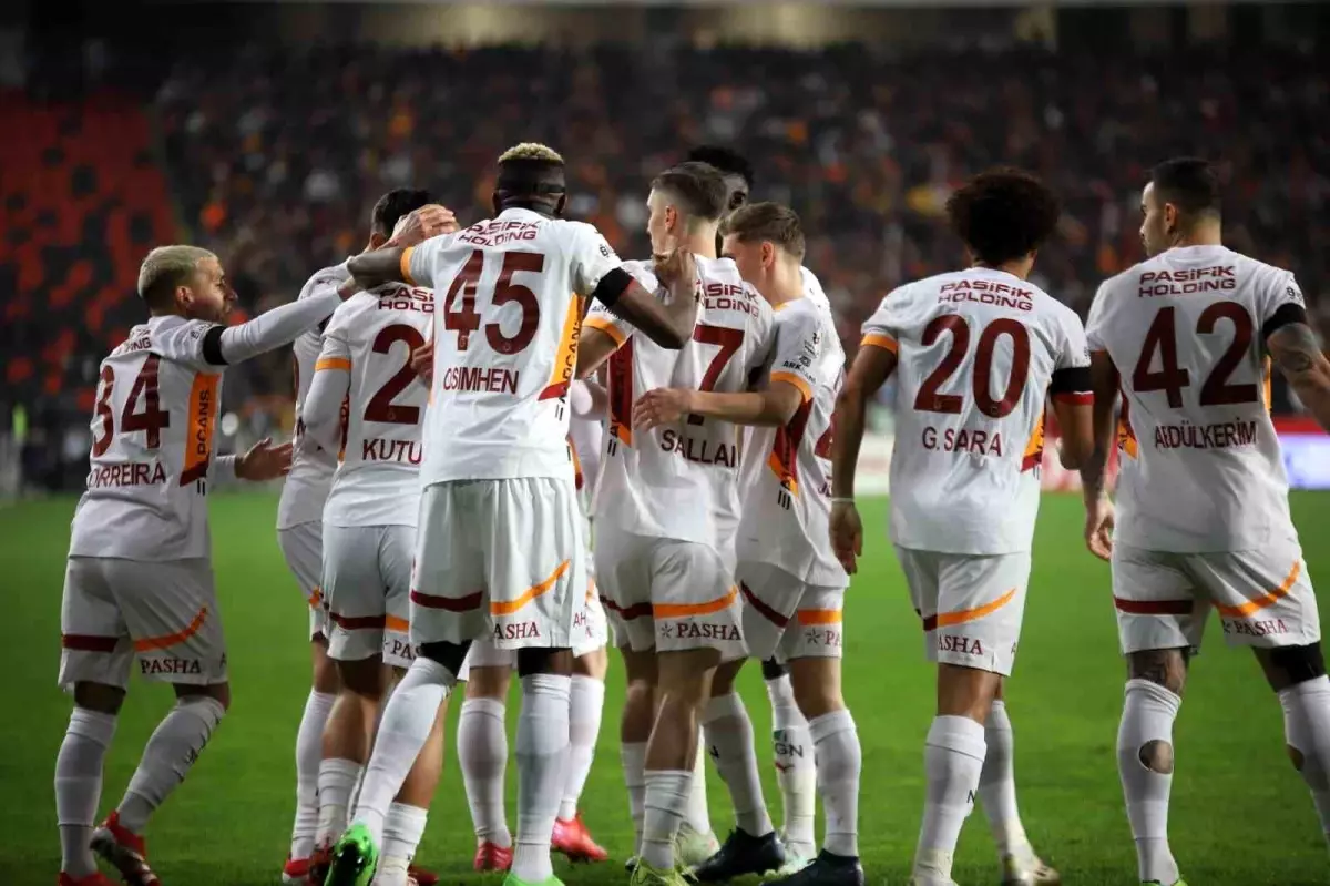 Galatasaray ve Fenerbahçe 22. Haftada Galip Geldi