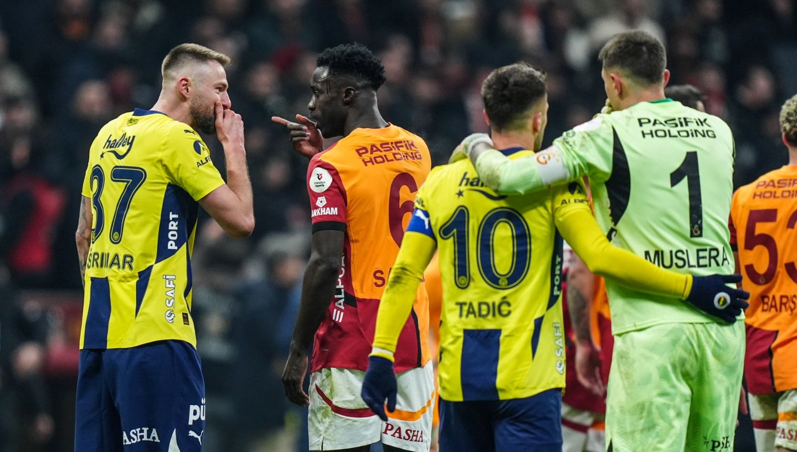 Galatasaray ve Fenerbahçe'nin Şampiyonluk Tahminleri