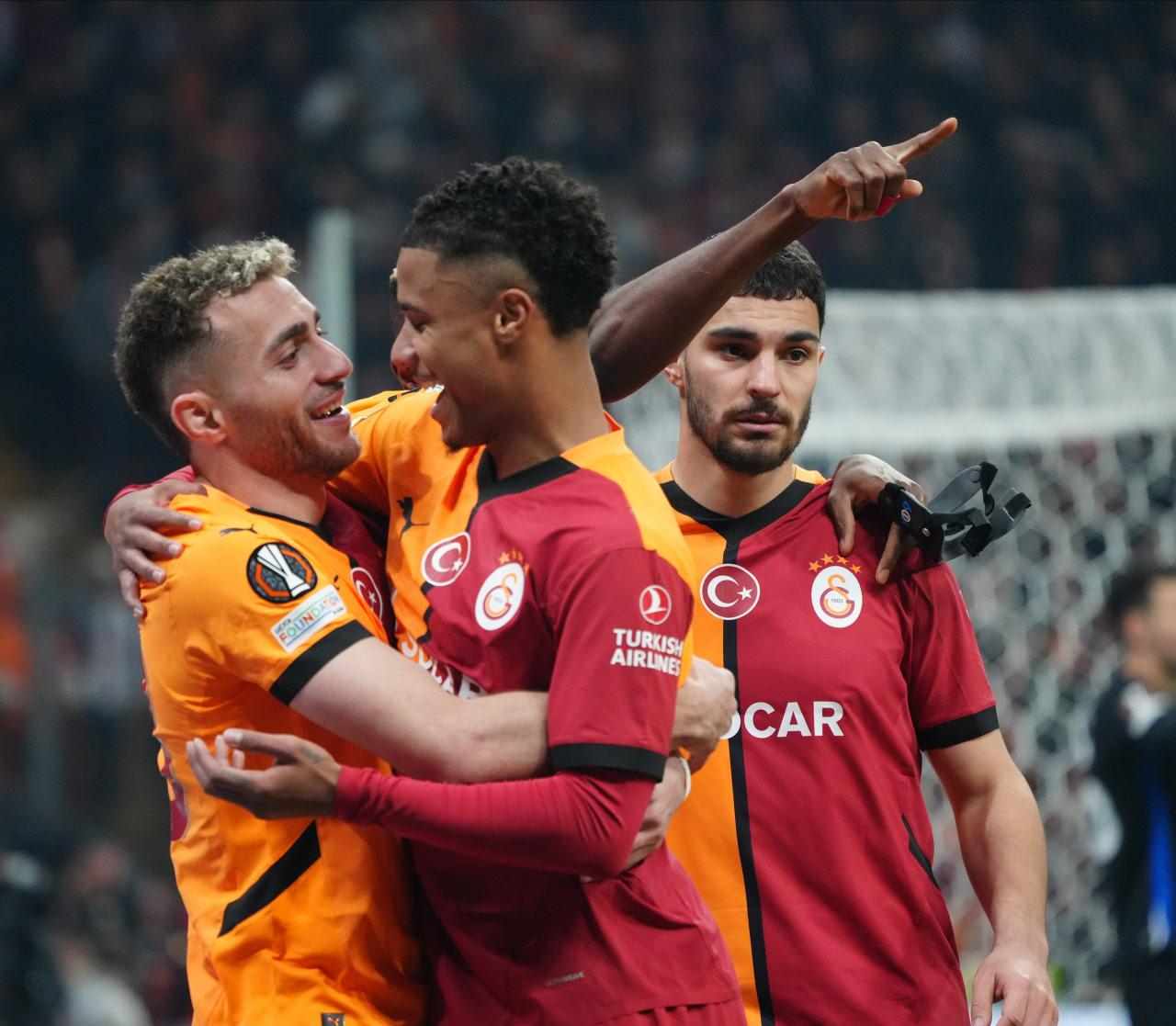 Galatasaray'da Ismail Jakobs Sakatlığı Endişe Yarattı