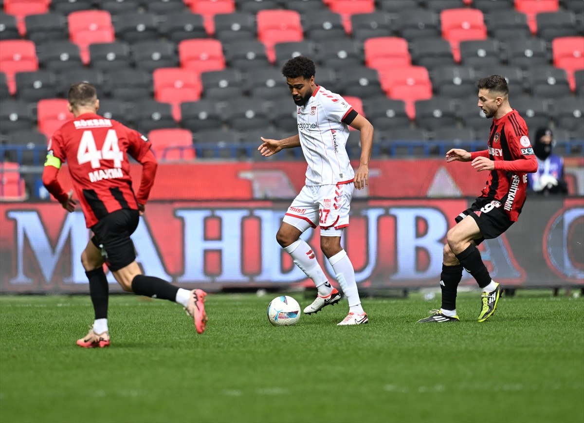 Gaziantep FK, Sivasspor'u 2-1 Yenerek 3 Puan Aldı