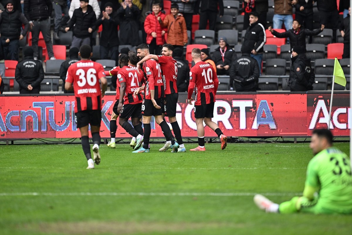 Gaziantep FK, Sivasspor'u 2-1 Yenerek 3 Puan Aldı