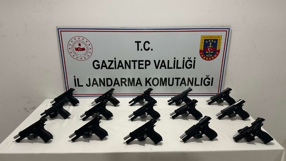 Gaziantep'te 15 Ruhsatsız Tabanca Ele Geçirildi