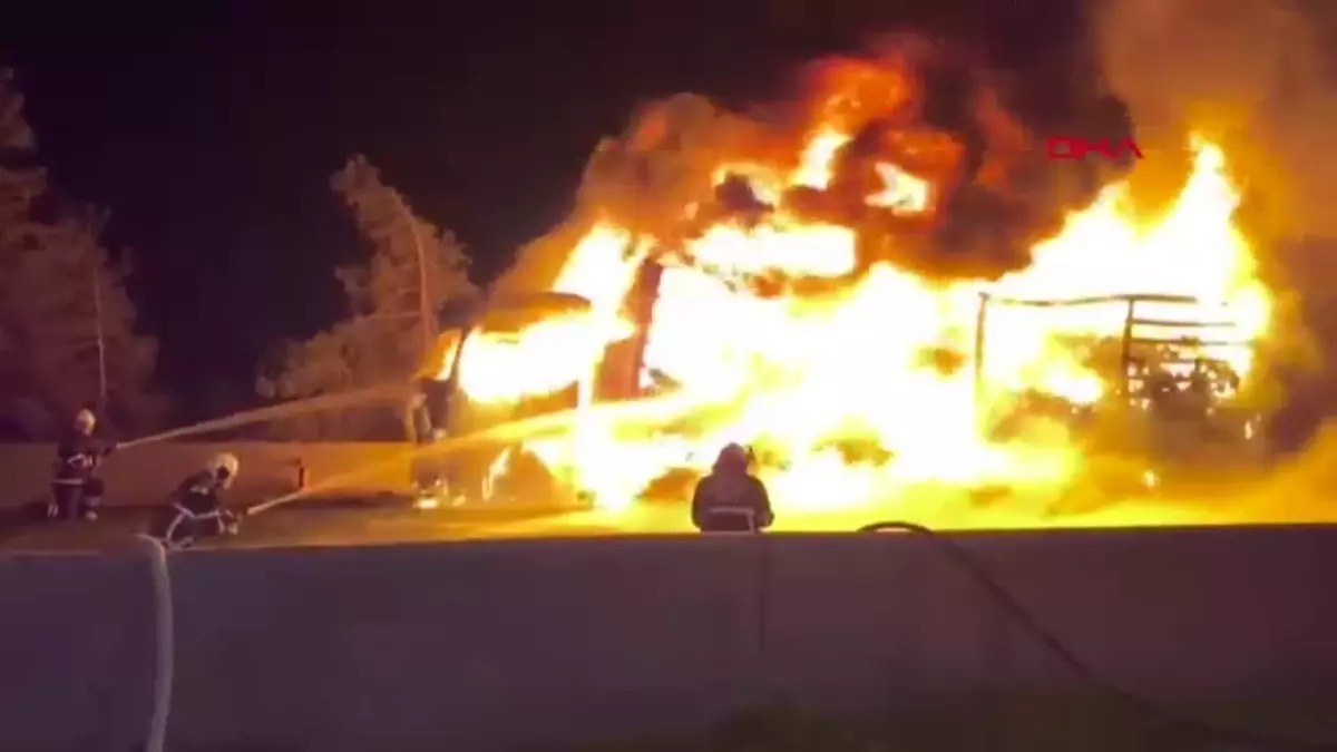 Gaziantep'te İplik Yüklü TIR Yangını