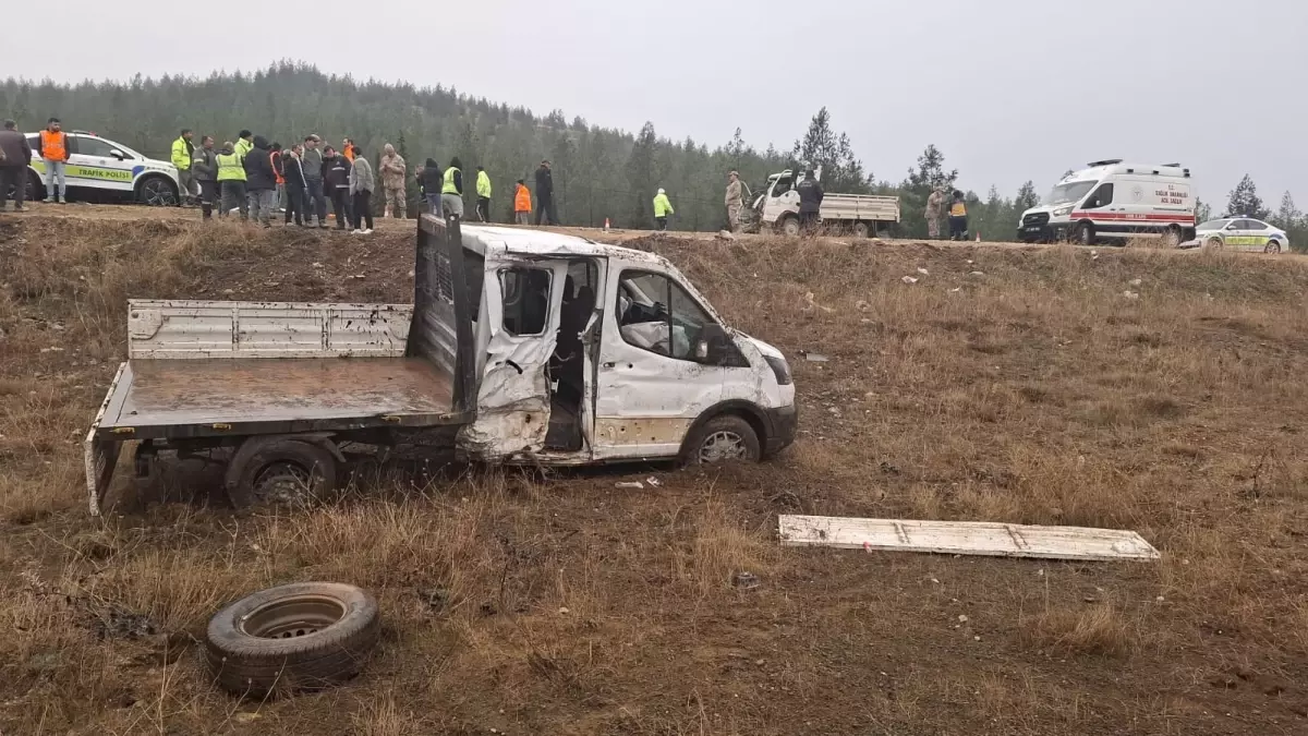 Gaziantep'te Kamyonet Çarpışması: 1 Ölü, 1 Yaralı