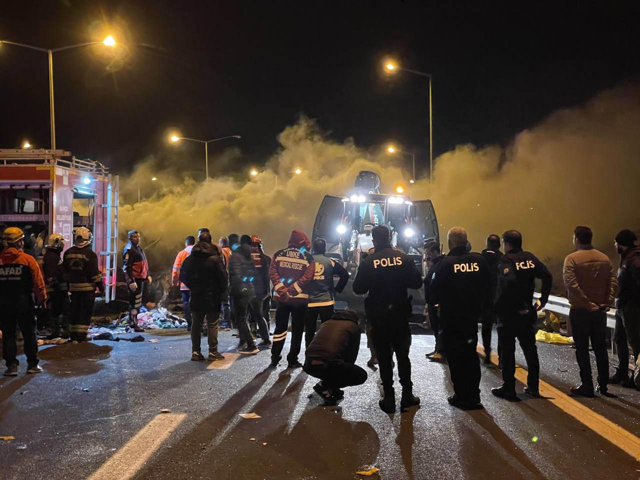 Gaziantep'te Zincirleme Trafik Kazası: 1 Ölü, 19 Yaralı