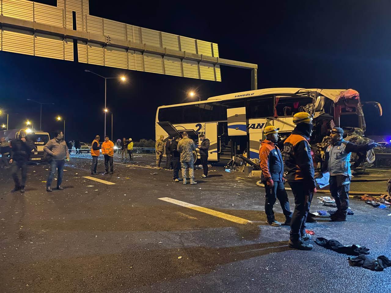 Gaziantep'te Zincirleme Trafik Kazası: 1 Ölü, 19 Yaralı