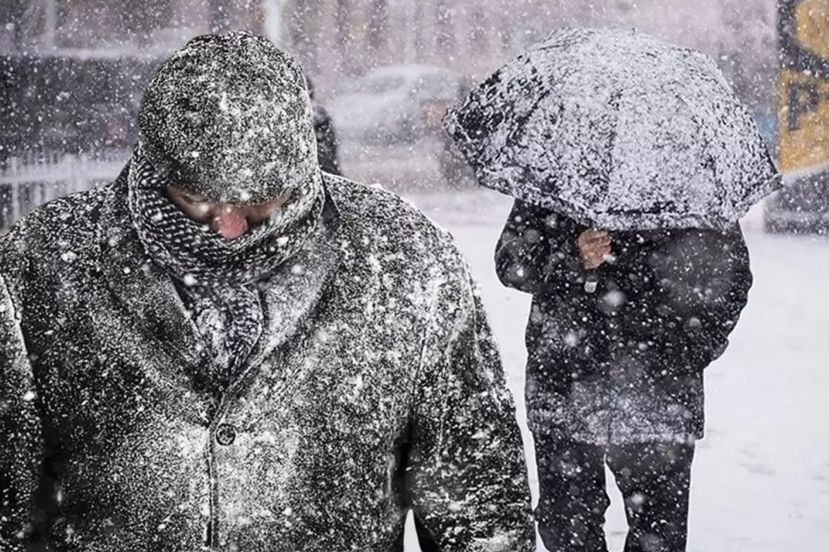 İstanbul'a Kar Yeniden Geliyor: Meteoroloji ve AKOM'dan Uyarılar