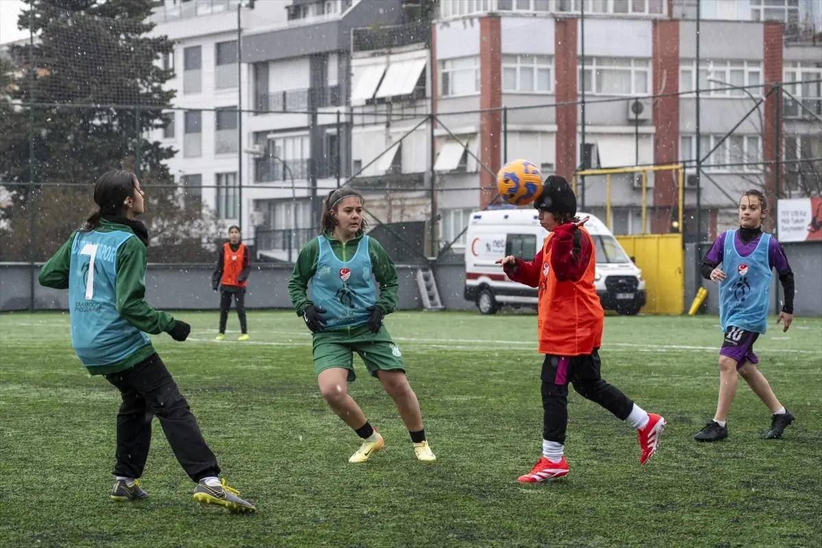 Kadın Futbolunda Yeni Nesil Seçmeleri İstanbul'da Başladı