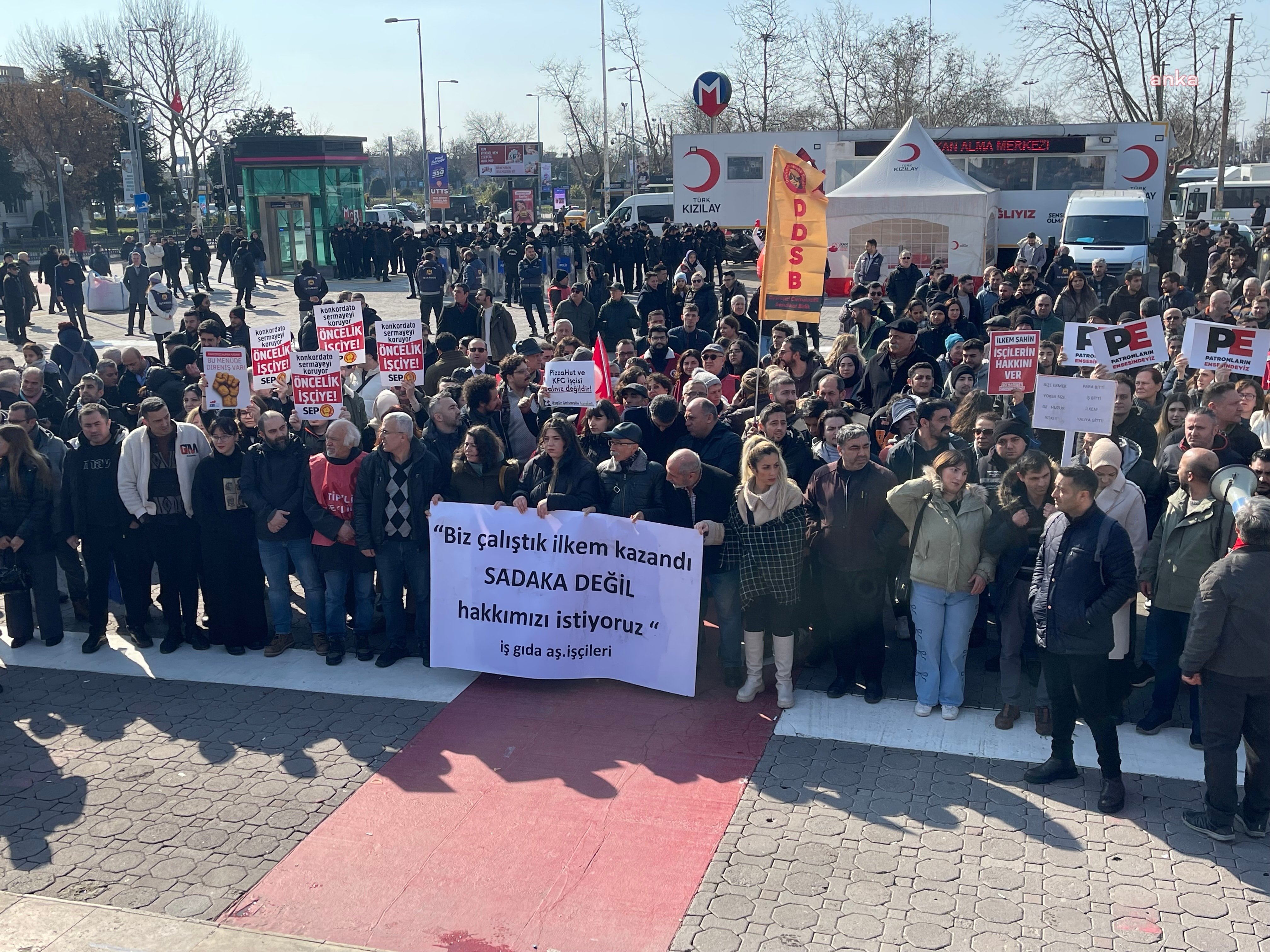 KFC ve Pizza Hut İşçileri Eylemde: Erkan Baş, 'İşçiler Birleşecek, Sermaye Yenilecek'