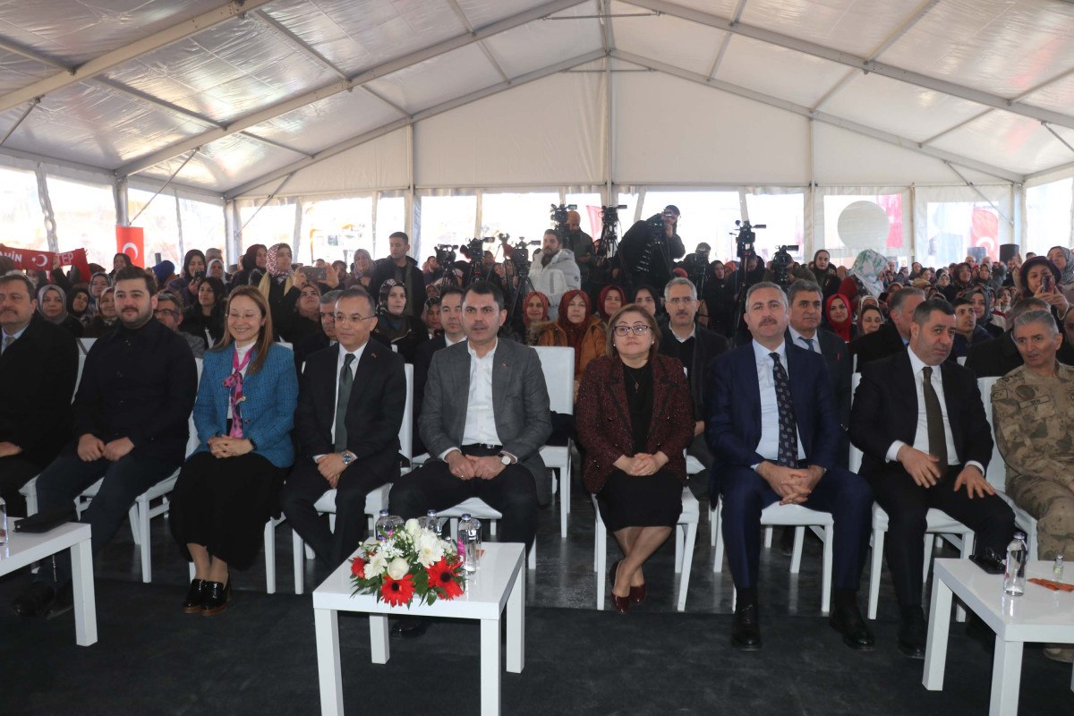 Murat Kurum Gaziantep'te Deprem Bölgesi Çalışmalarını Değerlendirdi