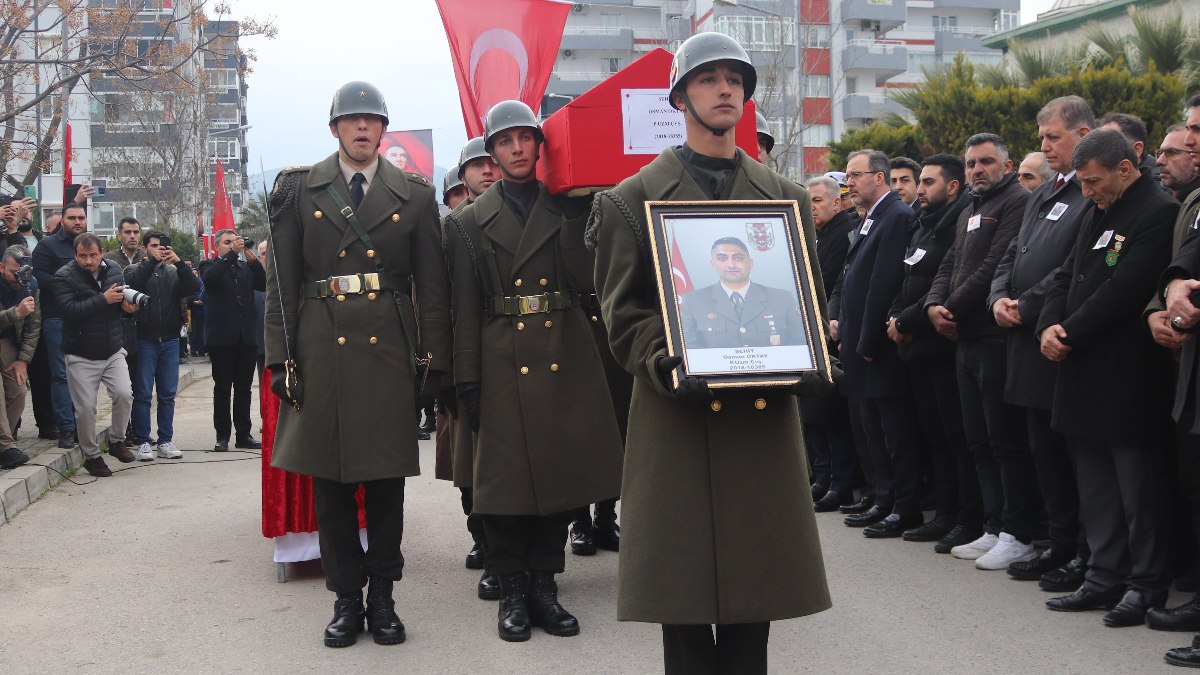 Şehit Osman Oktay İzmir'de Son Yolculuğuna Uğurlandı