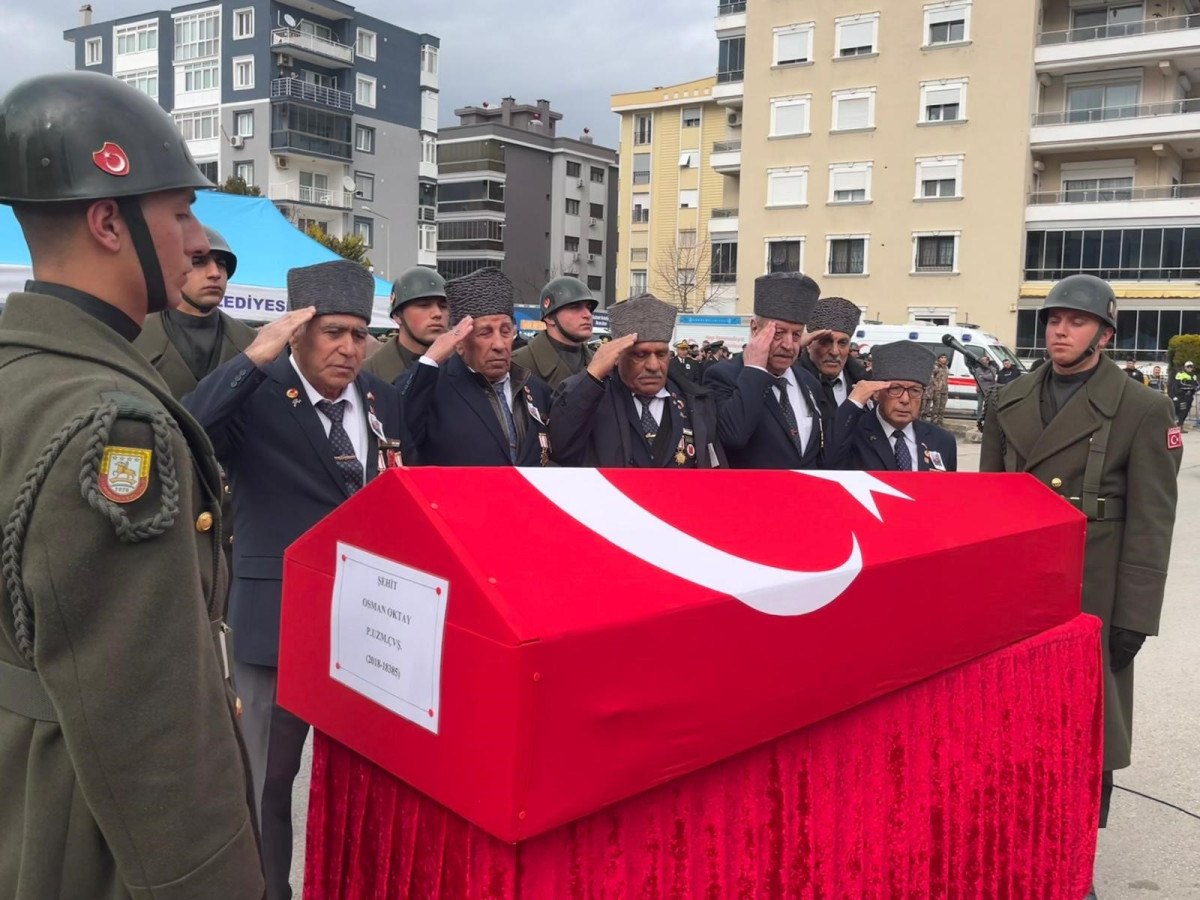 Şehit Osman Oktay İzmir'de Son Yolculuğuna Uğurlandı