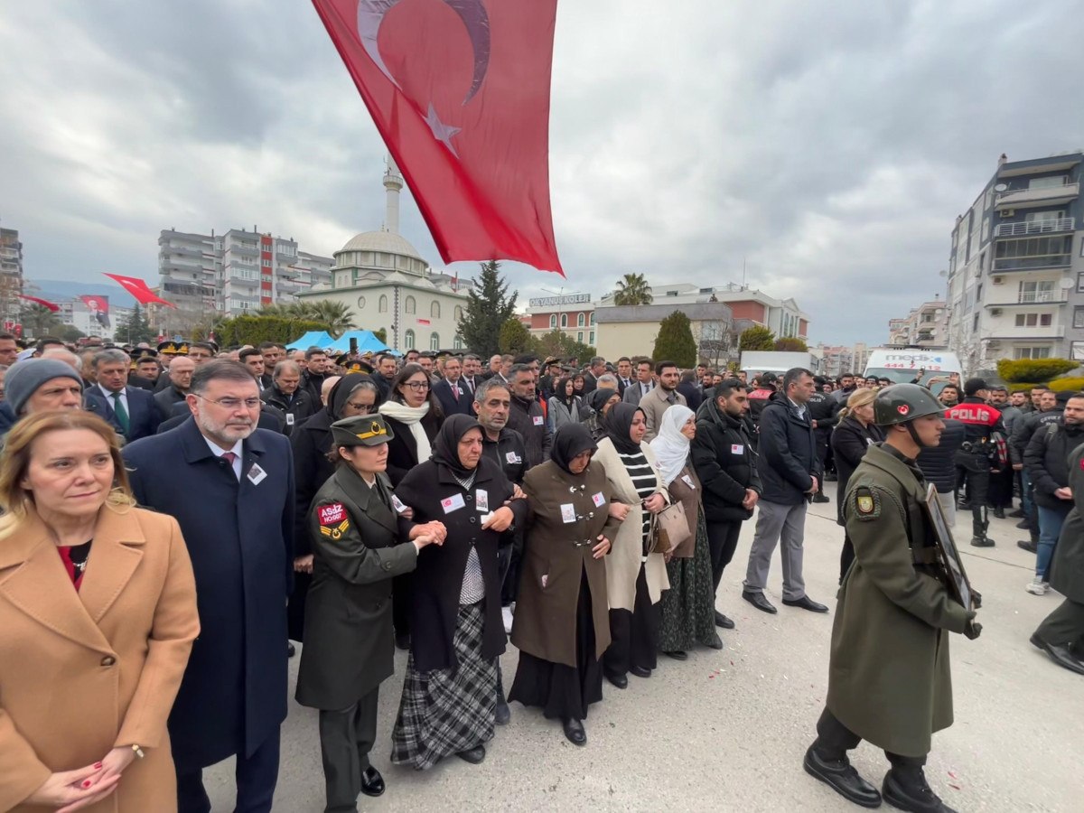 Şehit Osman Oktay İzmir'de Son Yolculuğuna Uğurlandı