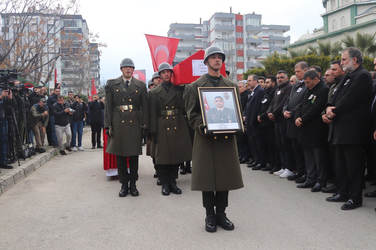 Şehit Osman Oktay İzmir'de Son Yolculuğuna Uğurlandı