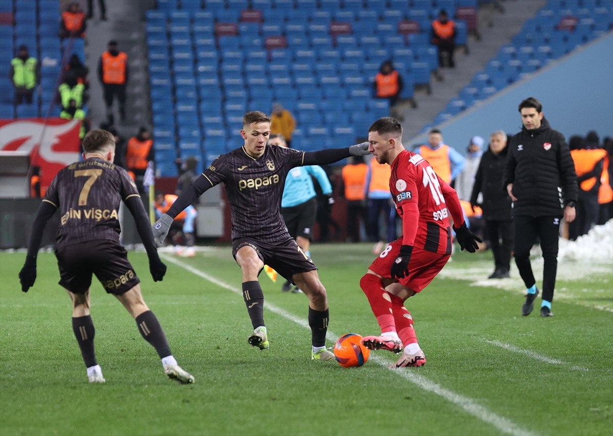 Trabzonspor, Gaziantep FK'yı 3-2 Yenerek 5. Galibiyetini Aldı