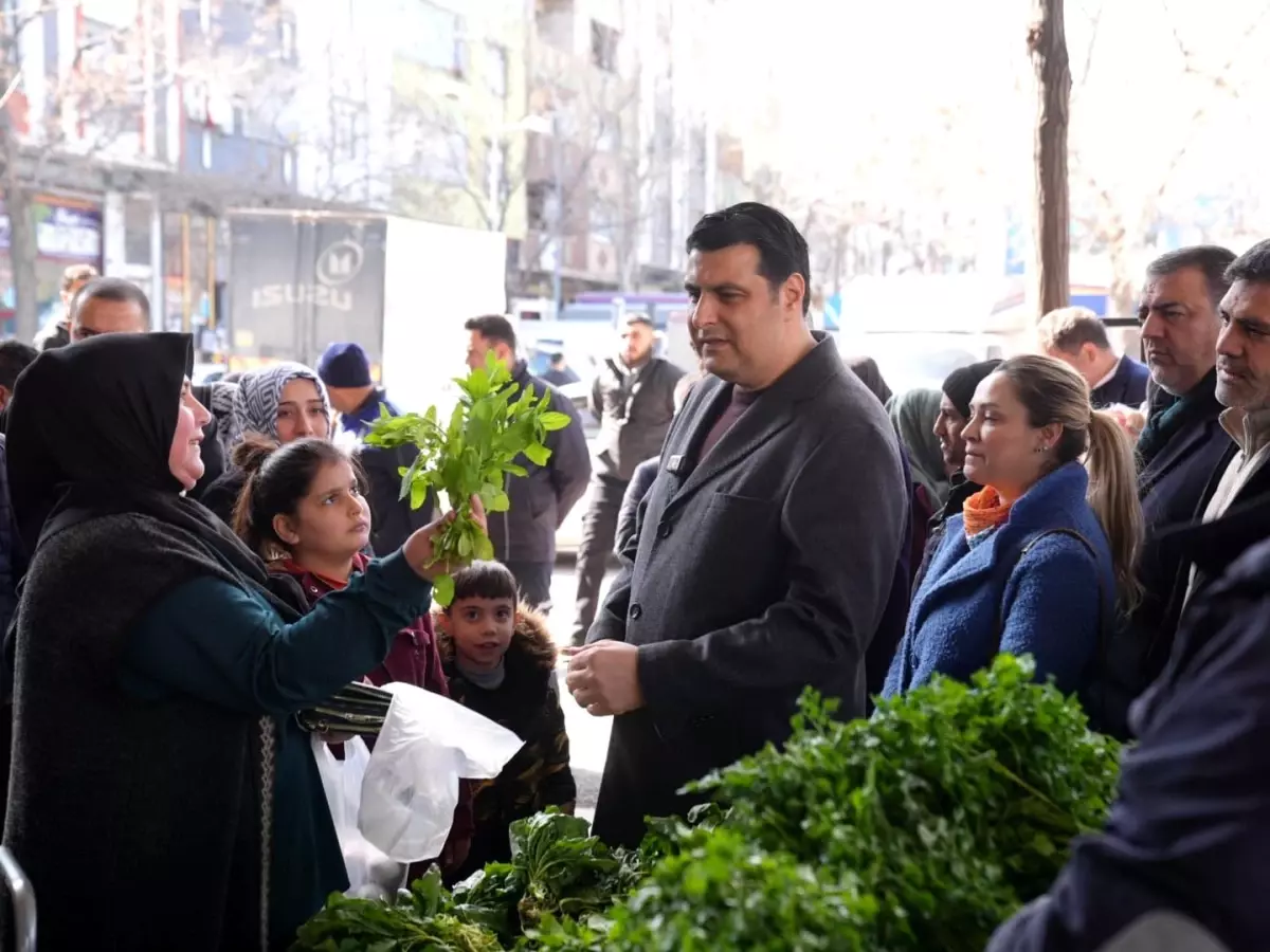 Başkan Yılmaz, Pazar Ziyaretleriyle Halkın Sorunlarını Dinledi