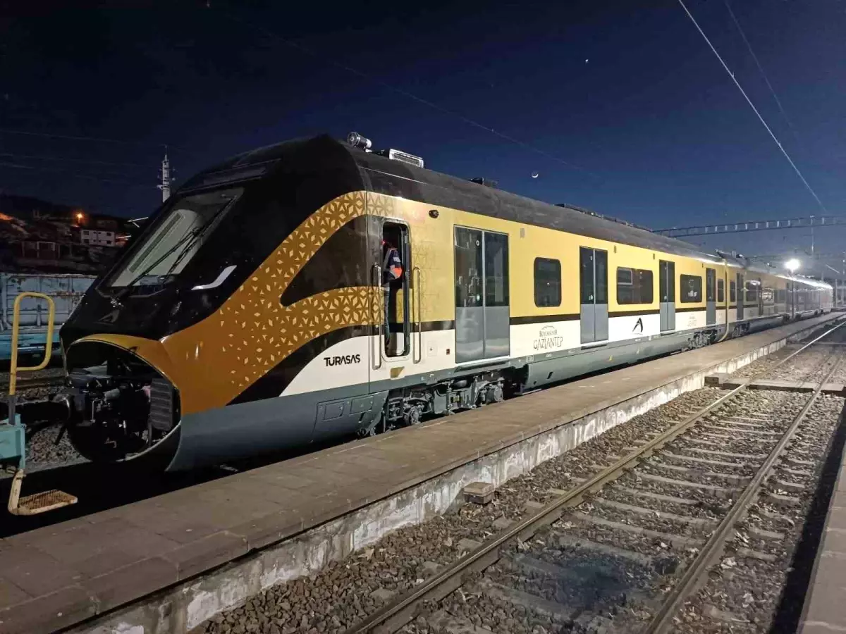 Gaziantep'e Yerli Elektrikli Tren Setleri Ulaştı