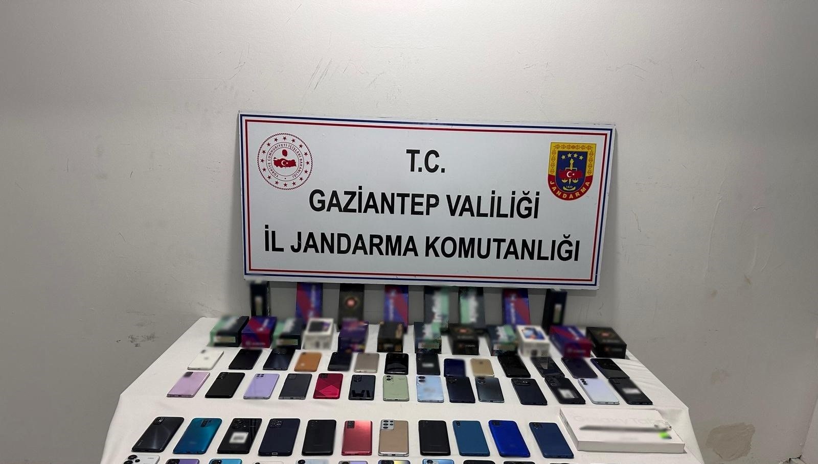 Gaziantep'te 2 Milyon TL Değerinde Kaçak Telefon Ele Geçirildi