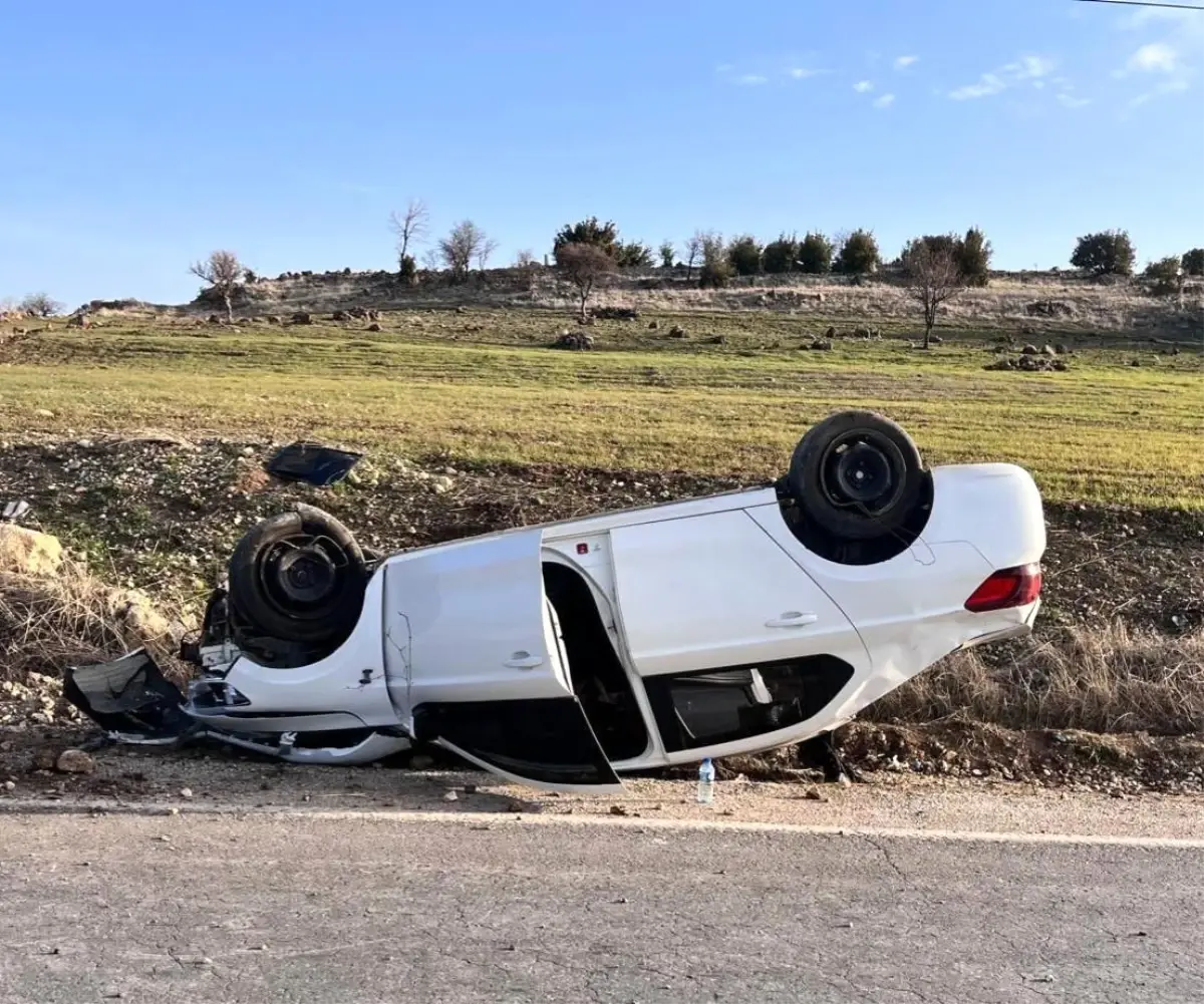 Gaziantep'te Ani Manevra Sonucu Araç Takla Attı