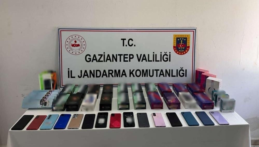 Gaziantep'te Milyonluk Kaçak Telefon ve Saat Operasyonu