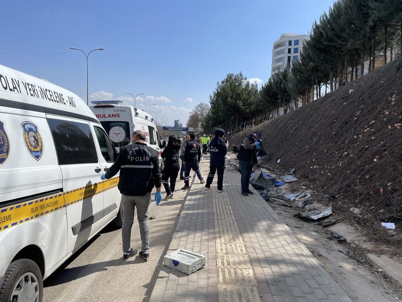 Gaziantep'te Otomobil-Minibüs Kazası: 1 Ölü, 3 Yaralı