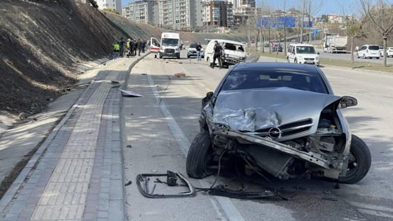 Gaziantep'te Otomobil-Minibüs Kazası: 1 Ölü, 3 Yaralı