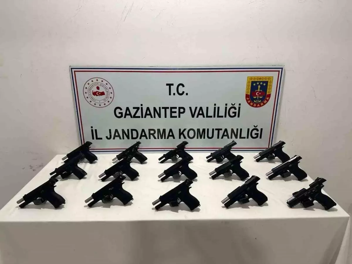 Gaziantep'te Silah Kaçakçılığı Operasyonu: 30 Kaçak Silah Ele Geçirildi