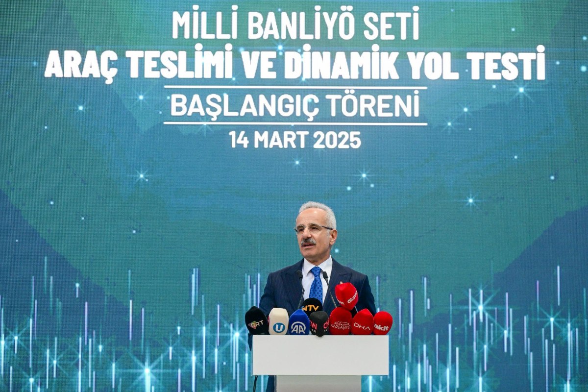 Gaziray'da İlk Milli Banliyö Tren Seti Raylara Çıktı