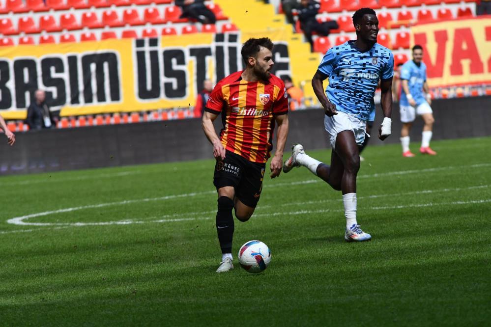 Kayserispor, Başakşehir'i 3-1 ile Geçti