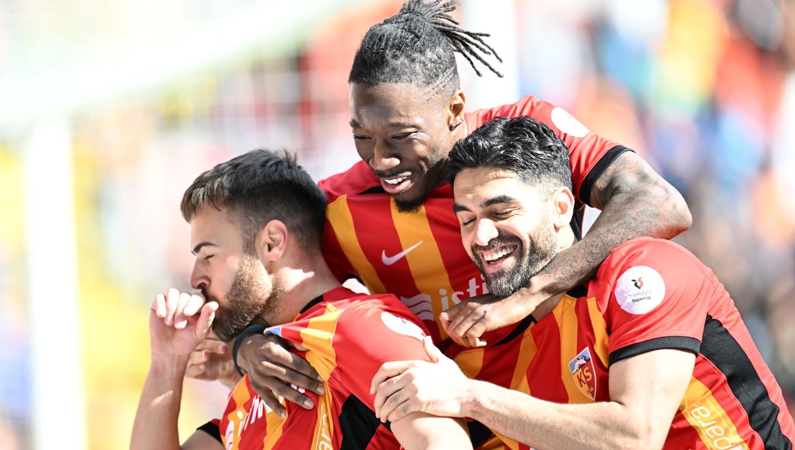 Kayserispor, Başakşehir'i 3-1 Yenerek Kritik Galibiyet Aldı