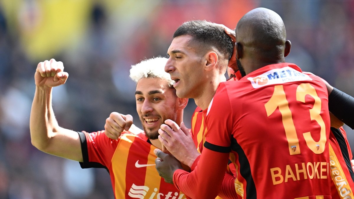 Kayserispor, Başakşehir'i 3-1 Yenerek Üst Üste 3. Galibiyetini Aldı