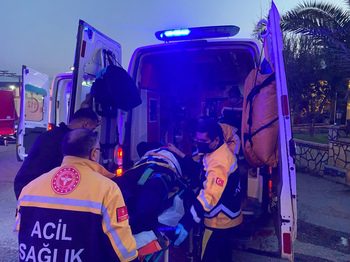 Manisa'da Yolcu Otobüsü ile Tırın Karıştığı Zincirleme Kaza: 1 Ölü, 7 Yaralı