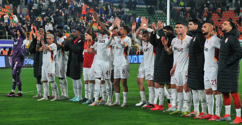 Süper Lig 27. Hafta Özeti: Beşiktaş İlk Yenilgisini Aldı, Galatasaray Liderliğini Sürdürüyor