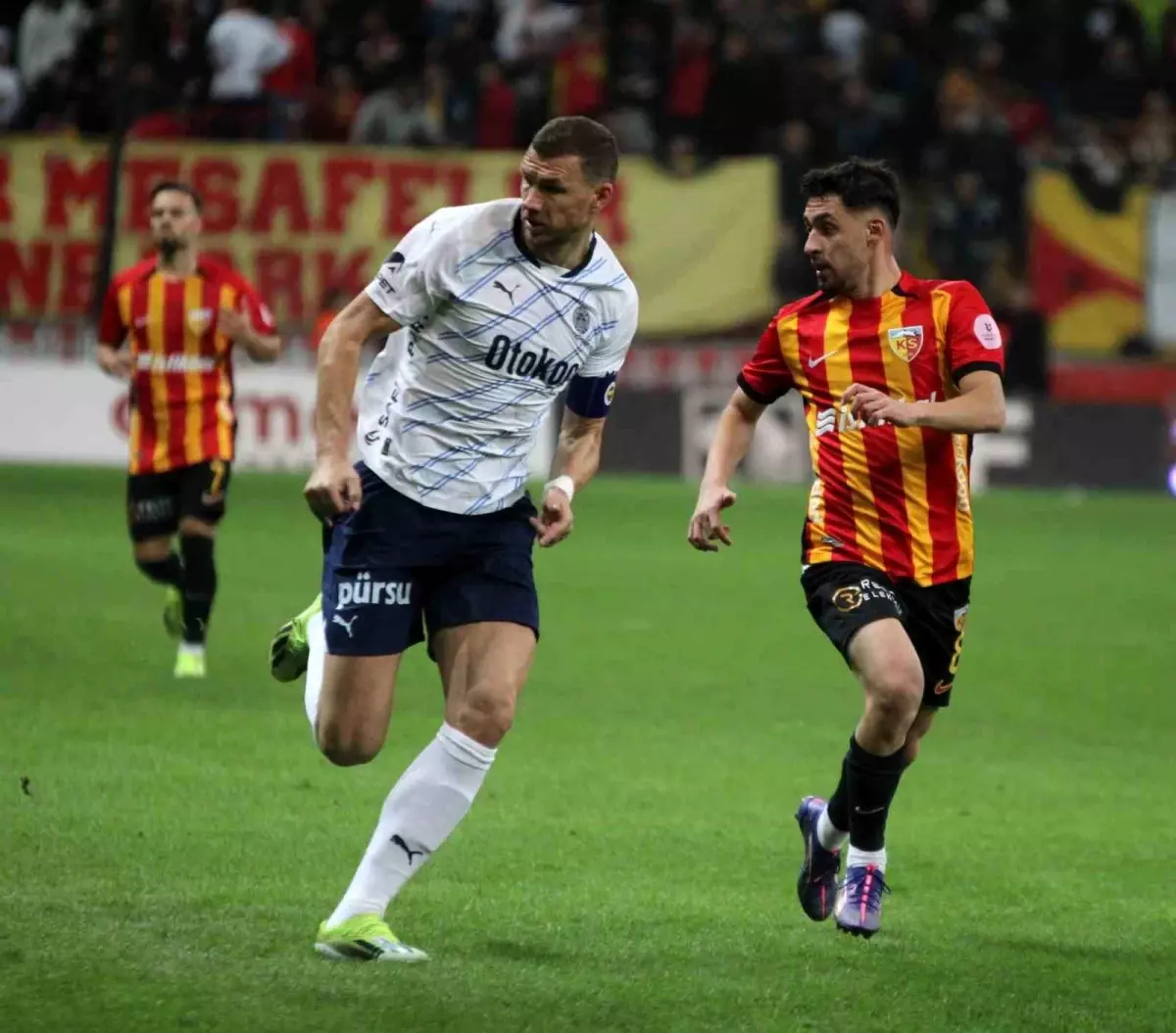 Fenerbahçe, Kayserispor'u Ağırlıyor