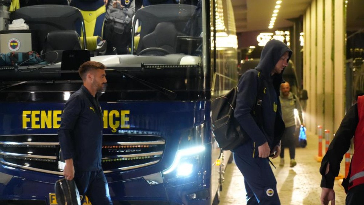 Fenerbahçe'ye protestolu karşılama: Ali Koç'a pankart açtılar