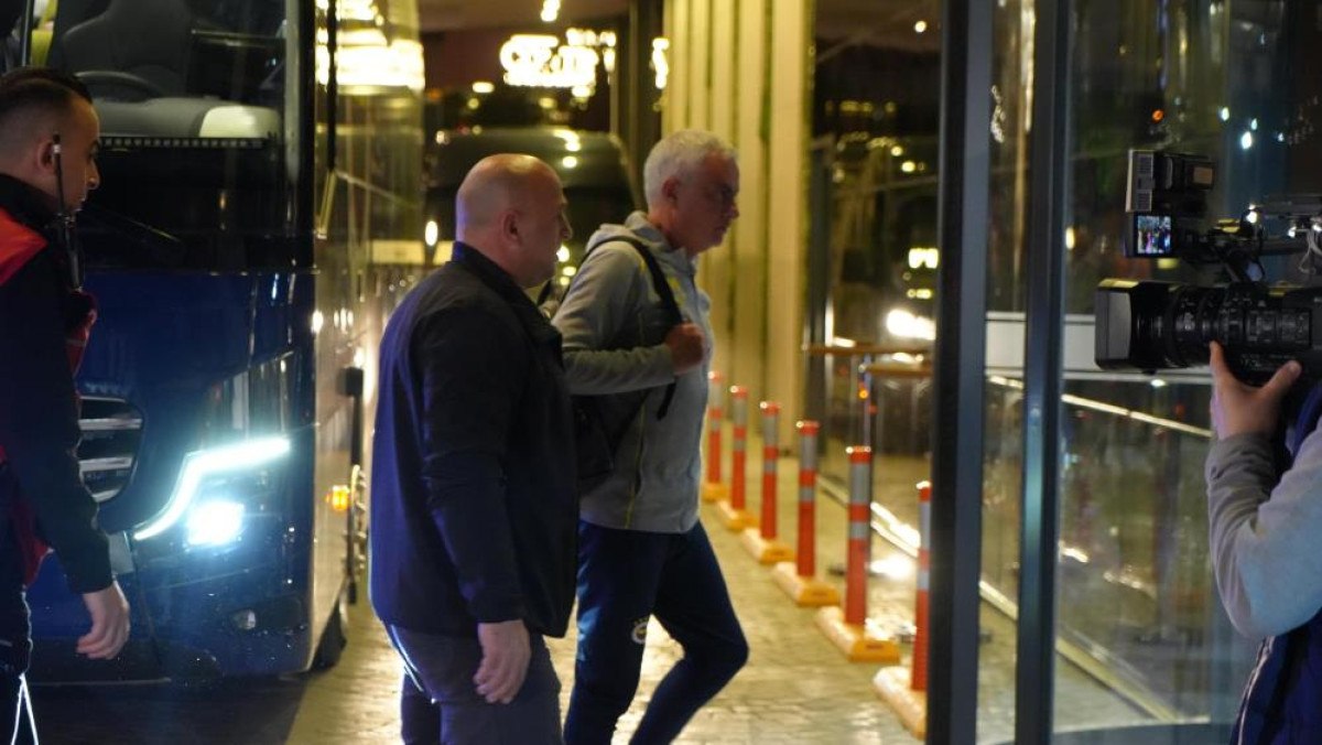 Fenerbahçe'ye protestolu karşılama: Ali Koç'a pankart açtılar