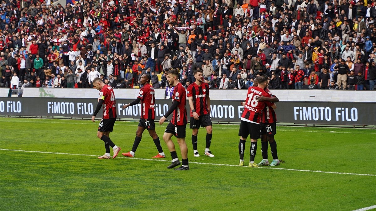 Gaziantep FK, Hatayspor'u Deplasmanda 2-1 Yenerek 3 Puan Aldı