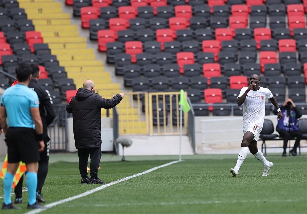 Gaziantep FK, Hatayspor'u Deplasmanda 2-1 Yenerek 3 Puan Aldı