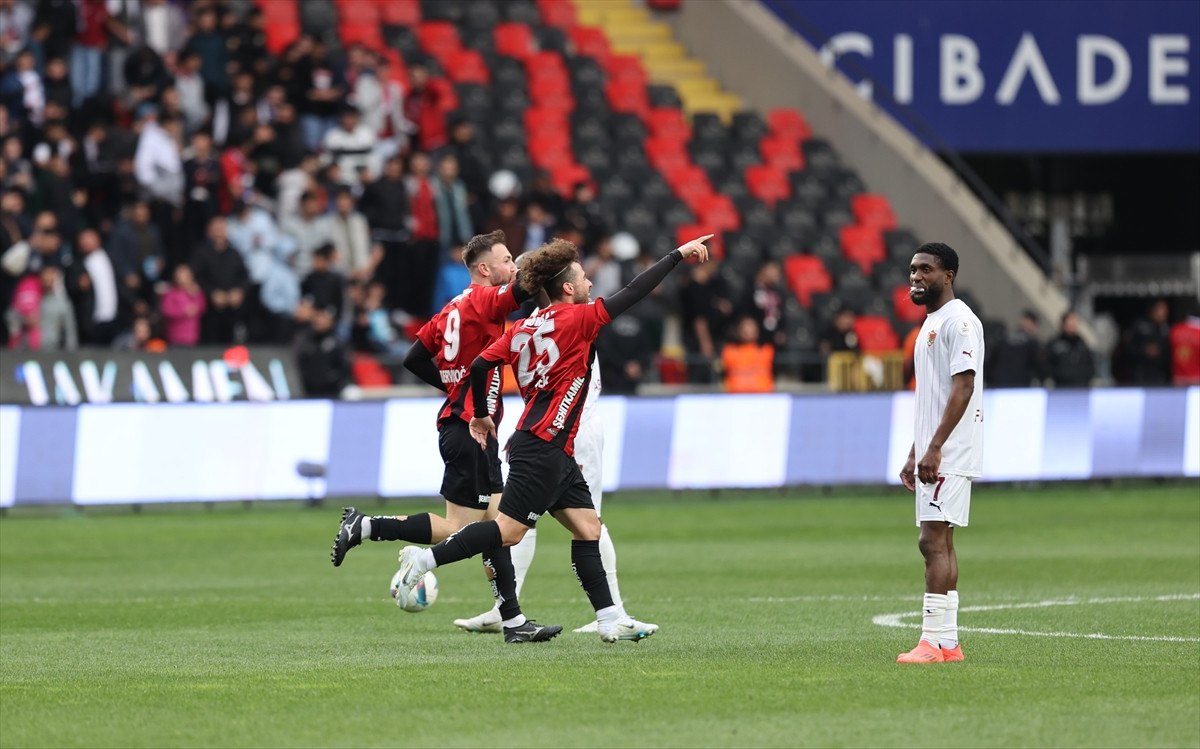Gaziantep FK, Hatayspor'u Deplasmanda 2-1 Yenerek 3 Puan Aldı