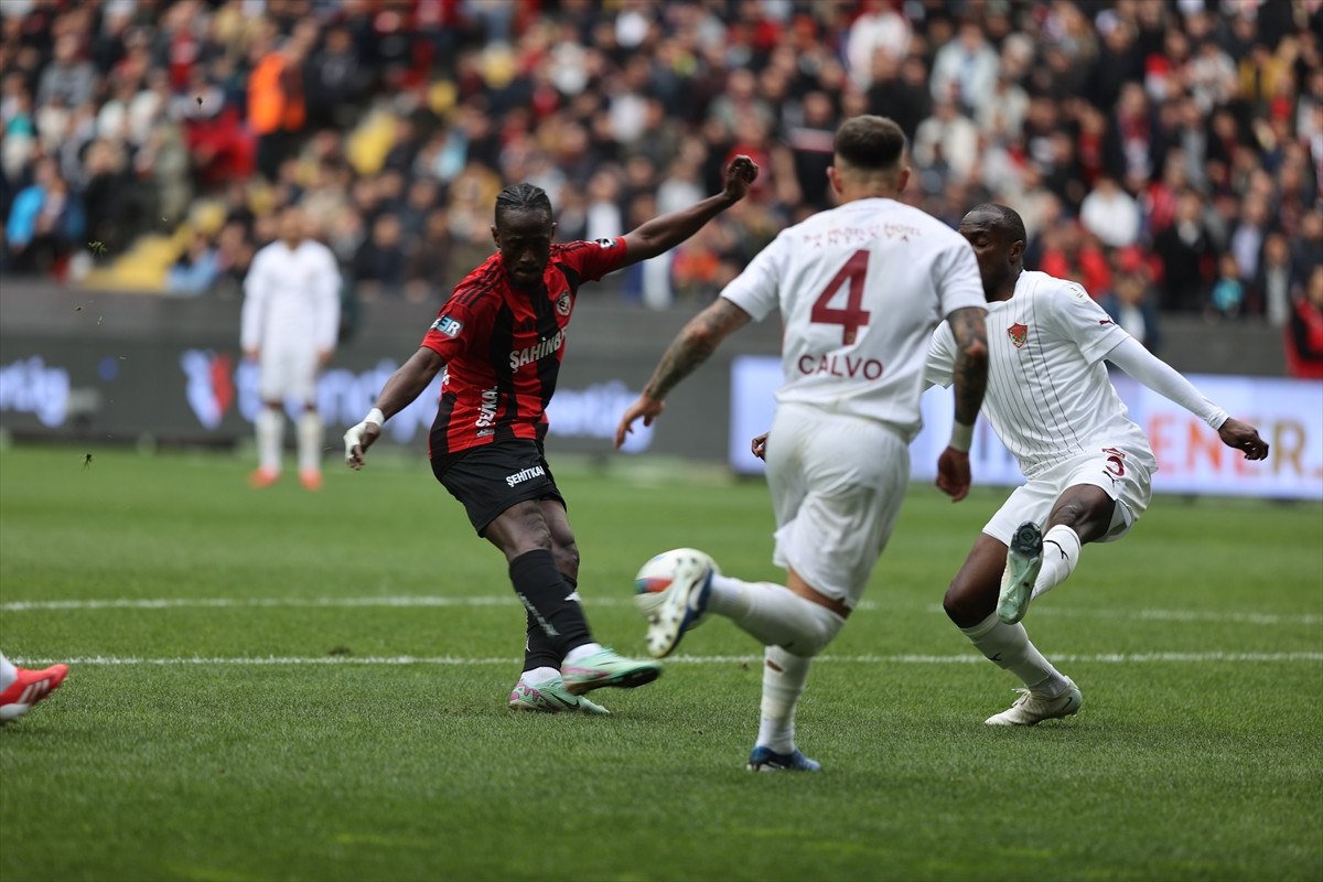 Gaziantep FK, Hatayspor'u Deplasmanda 2-1 Yenerek 3 Puan Aldı