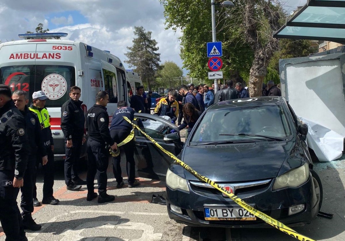 Gaziantep'te Otomobil Durağa Girdi: 5 Yaralı
